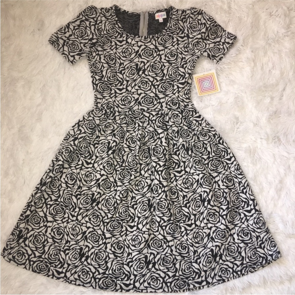 Lularoe 🌹🖤 black & white roses Amelia unicorn 🦄